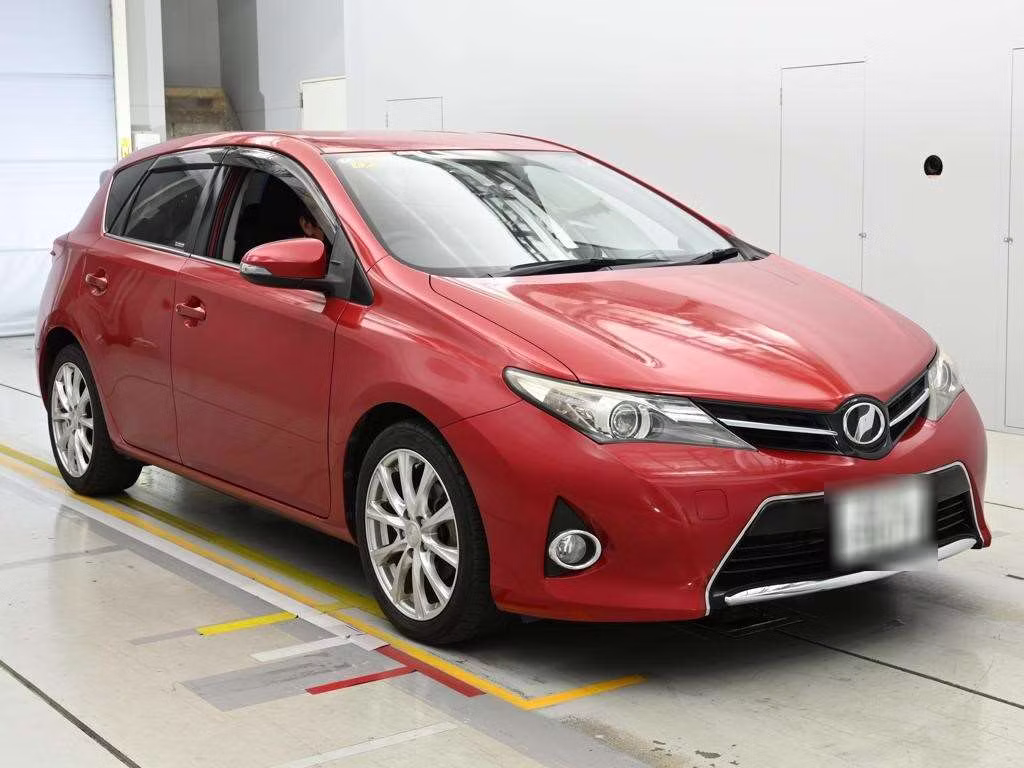 TOYOTA AURIS
