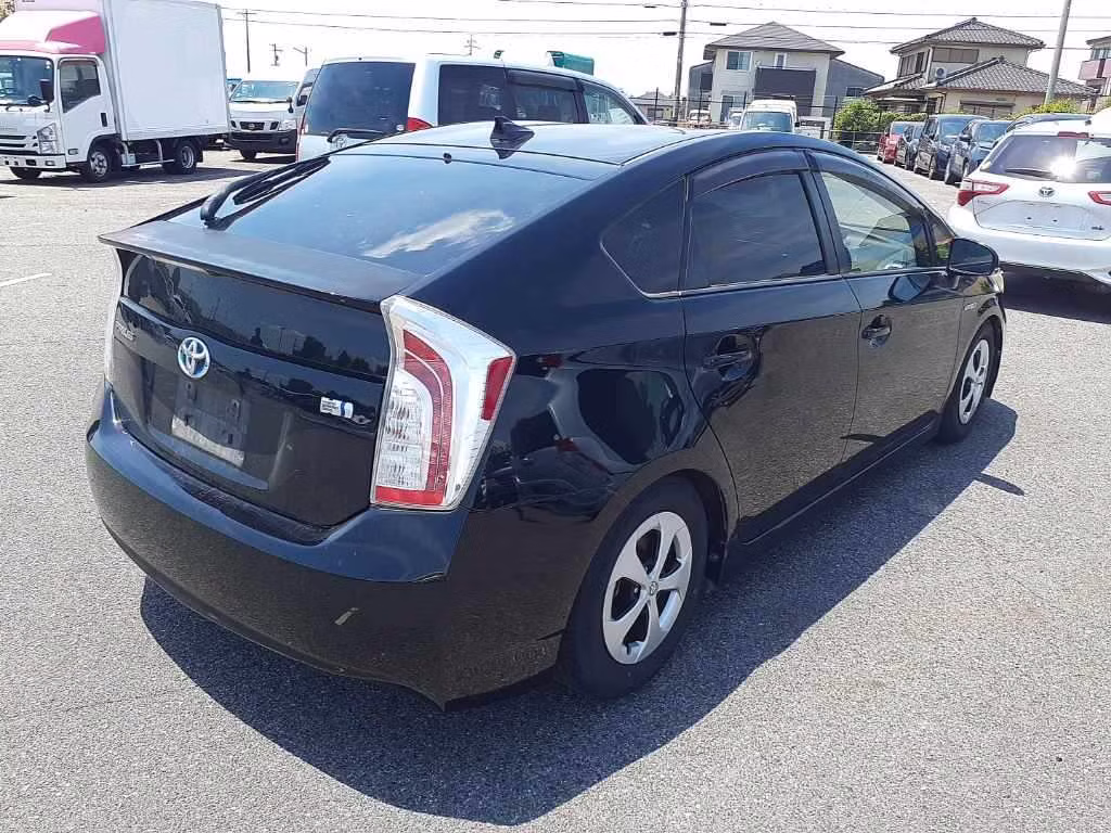 TOYOTA PRIUS