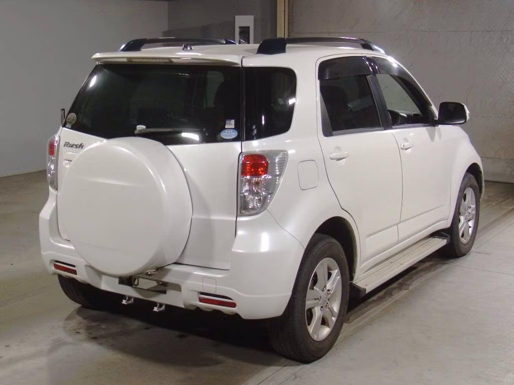 TOYOTA RUSH