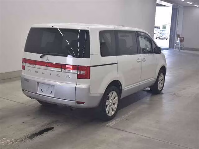 MITSUBISHI DELICA D:5