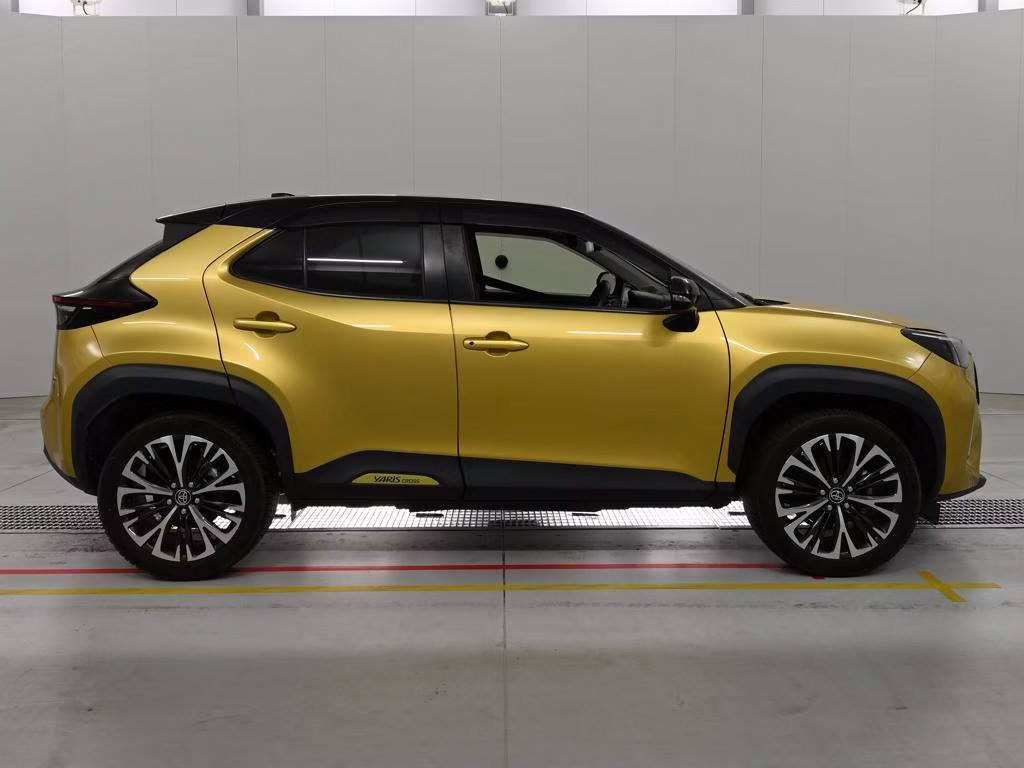 TOYOTA YARIS CROSS
