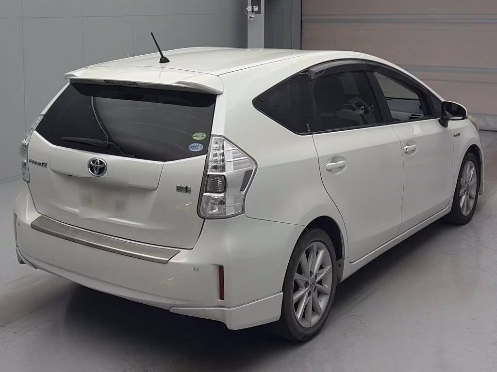 TOYOTA PRIUS ALPHA