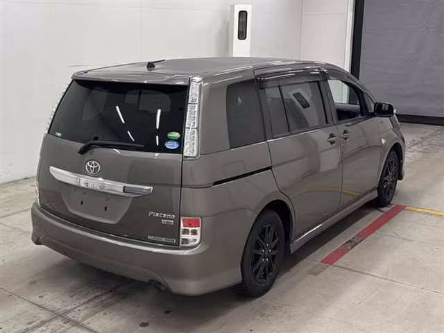 TOYOTA ISIS