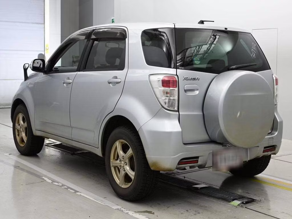 TOYOTA RUSH