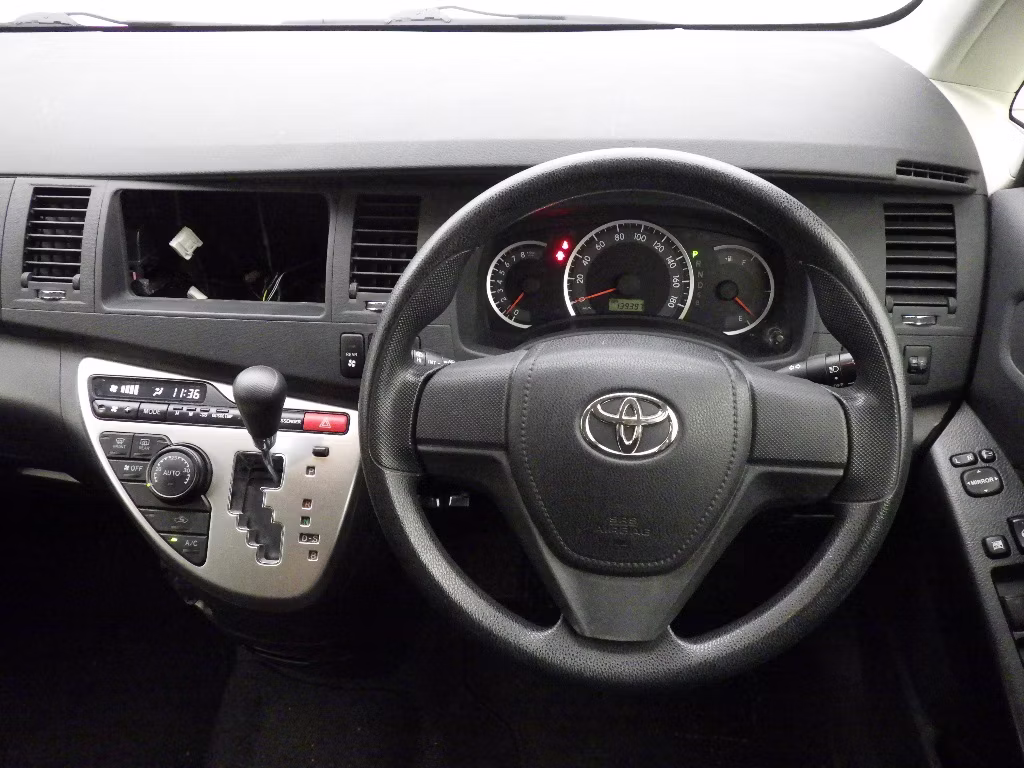TOYOTA ISIS