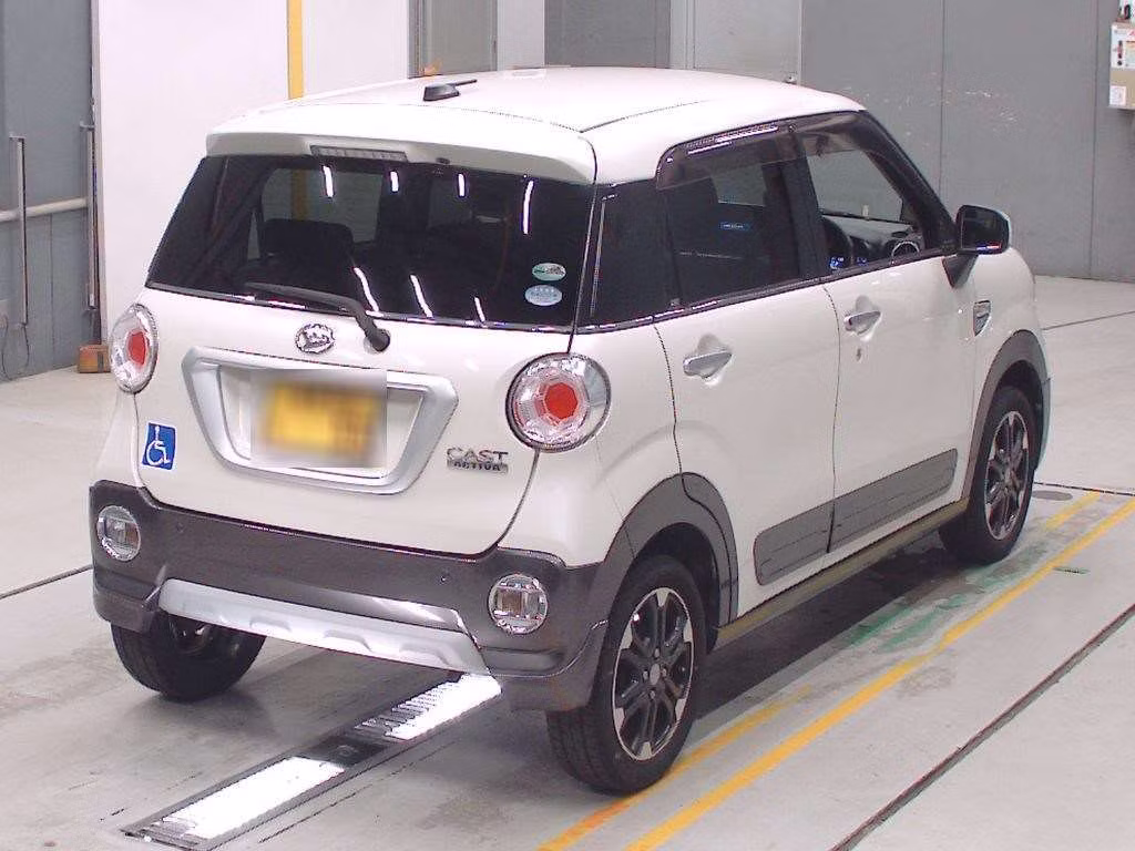 DAIHATSU CAST