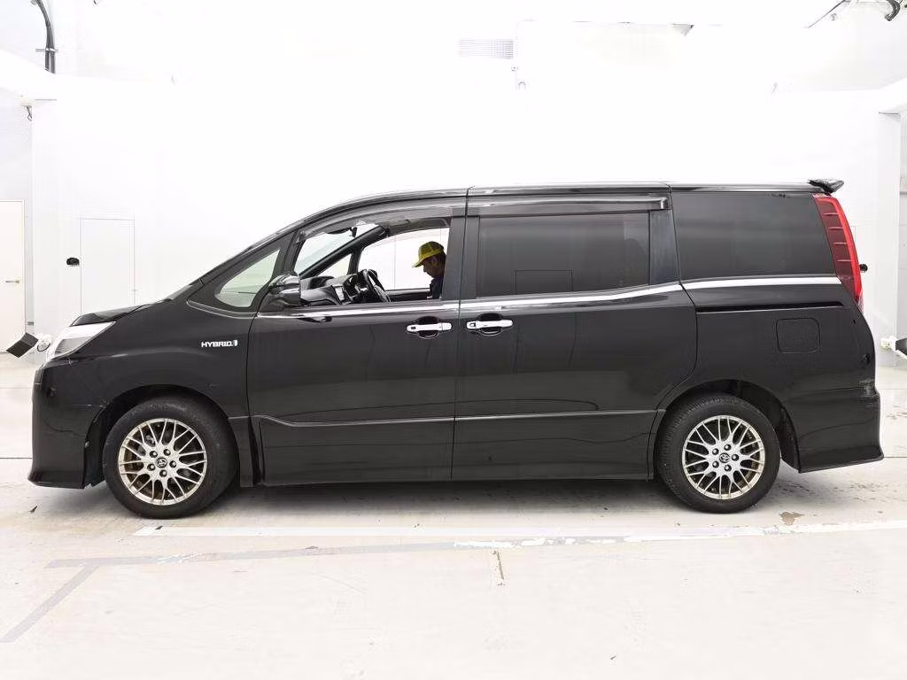 TOYOTA NOAH