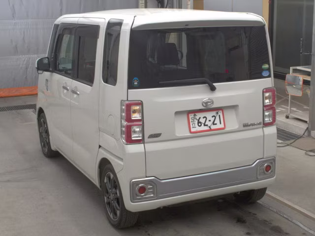 DAIHATSU WAKE