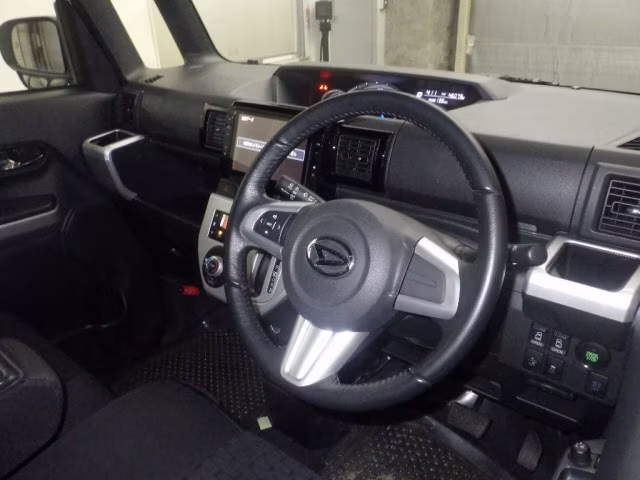 DAIHATSU WAKE