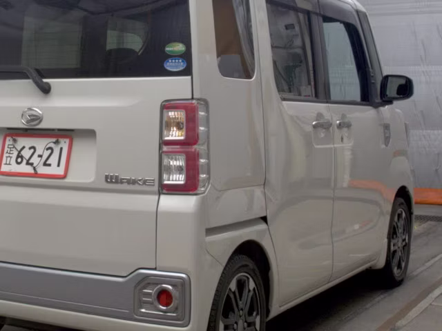DAIHATSU WAKE