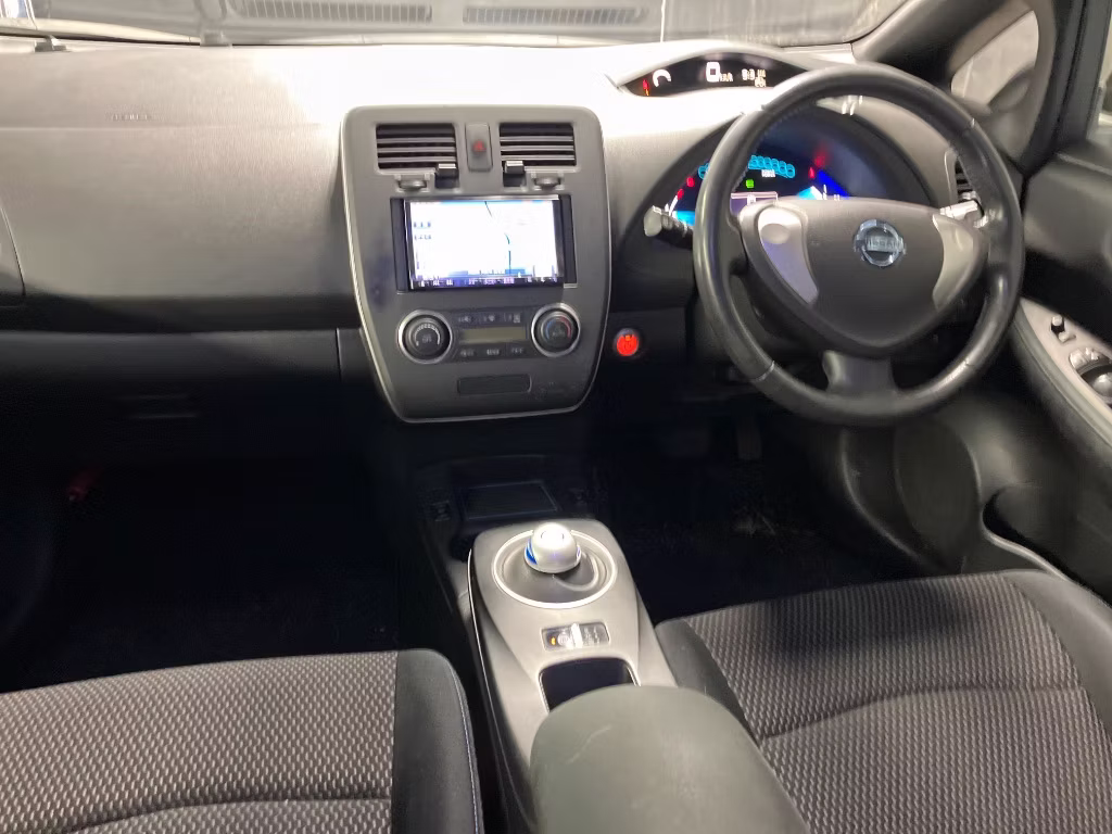 NISSAN LEAF