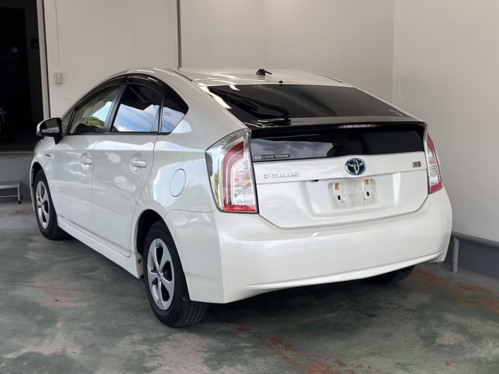 TOYOTA PRIUS