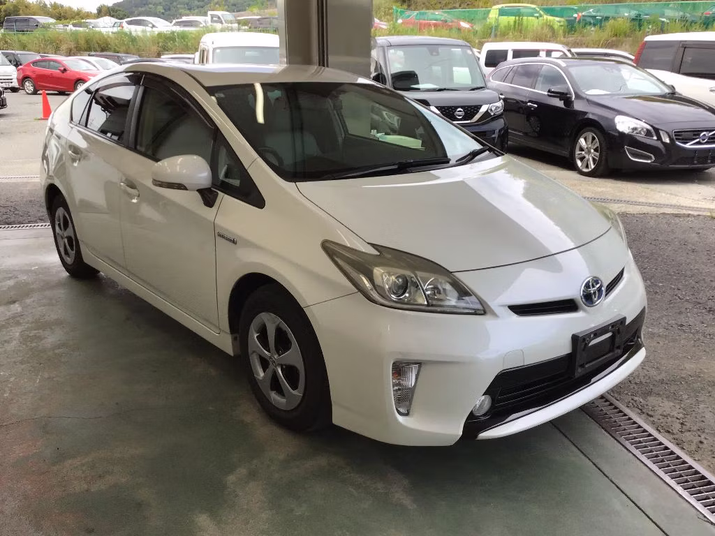 TOYOTA PRIUS