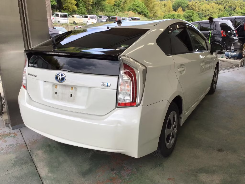 TOYOTA PRIUS