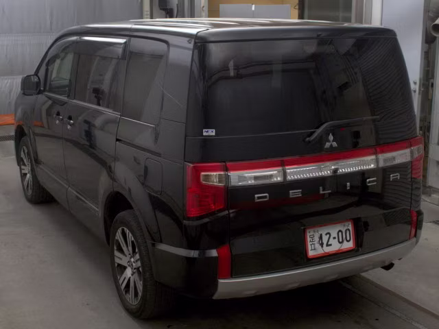 MITSUBISHI DELICA D:5