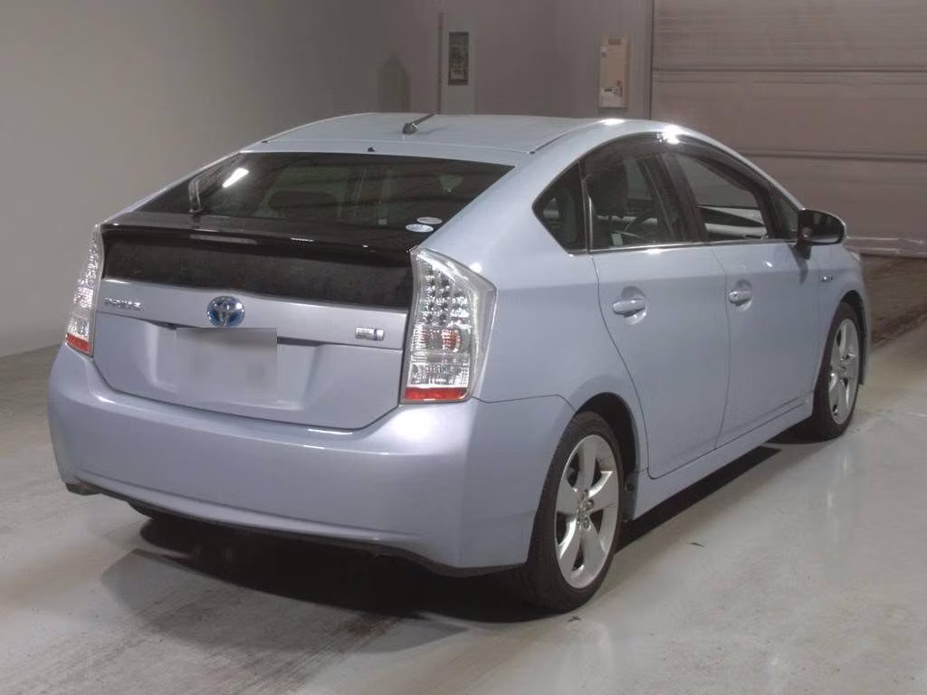 TOYOTA PRIUS
