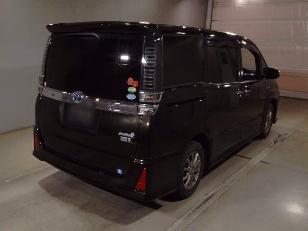 TOYOTA VOXY