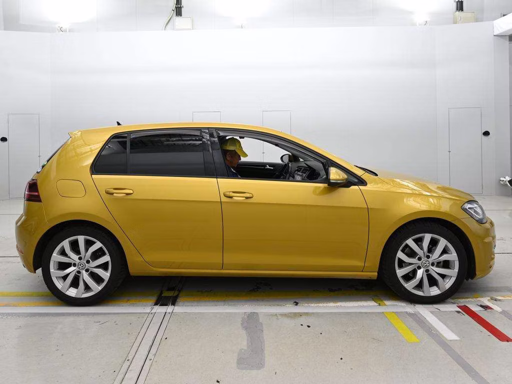 VOLKSWAGEN GOLF