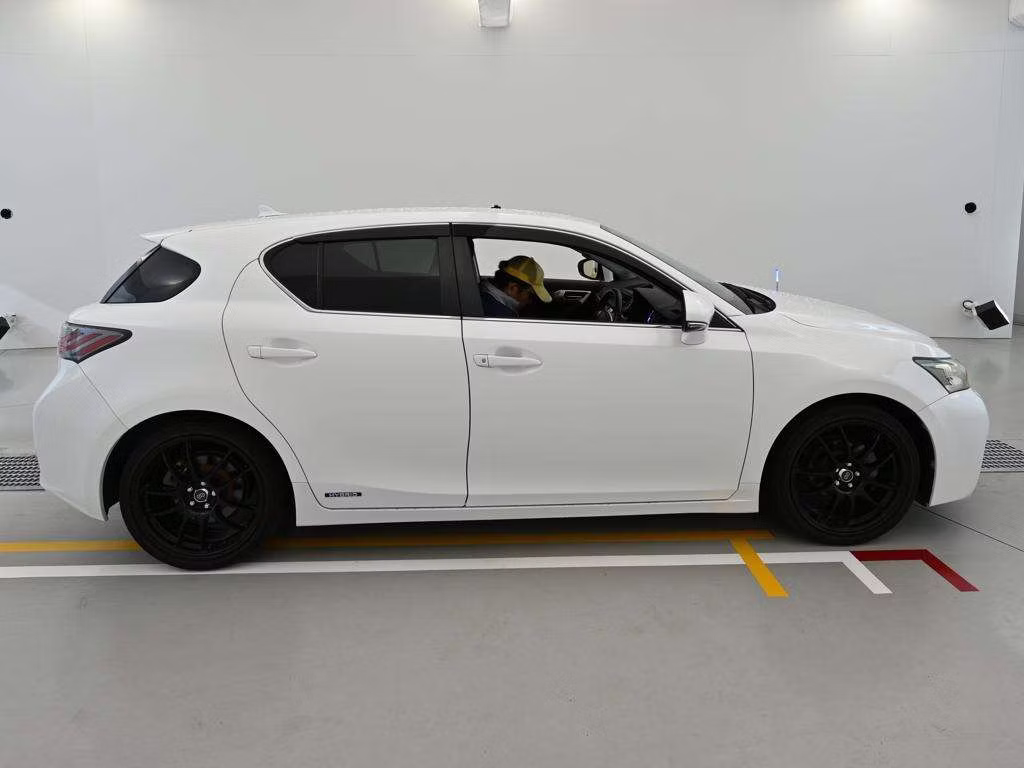 LEXUS CT200H