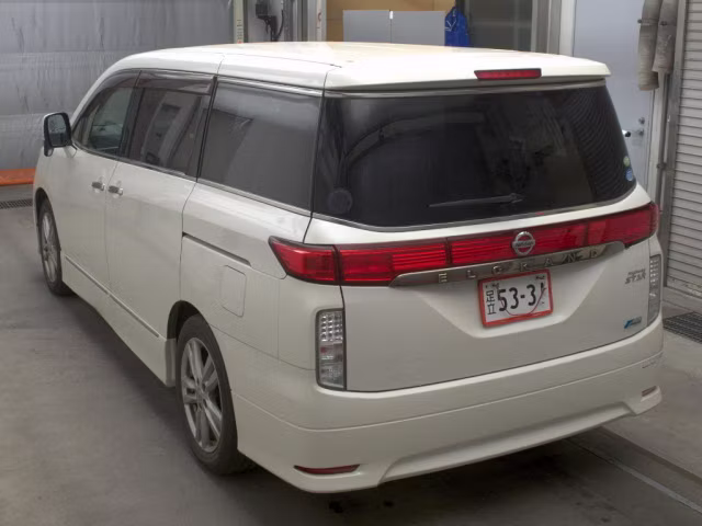 NISSAN ELGRAND