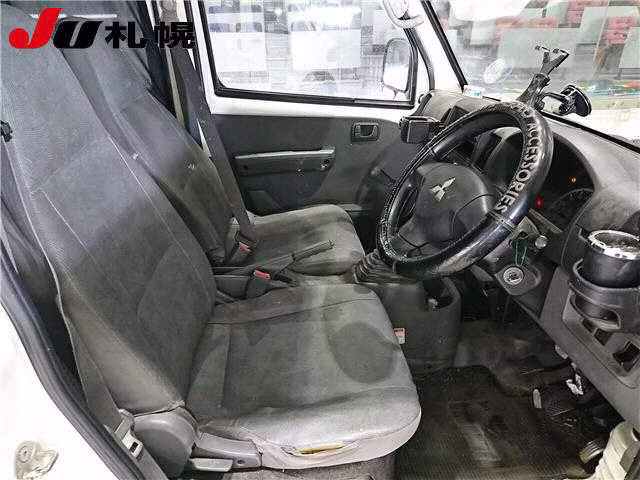 MITSUBISHI MINICAB