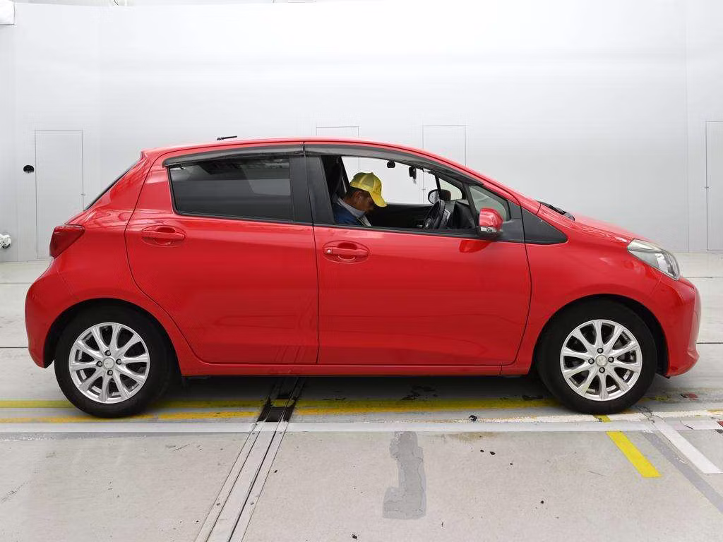 TOYOTA VITZ
