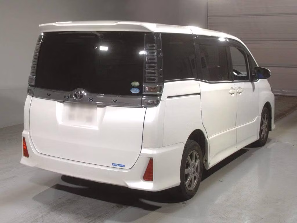 TOYOTA VOXY