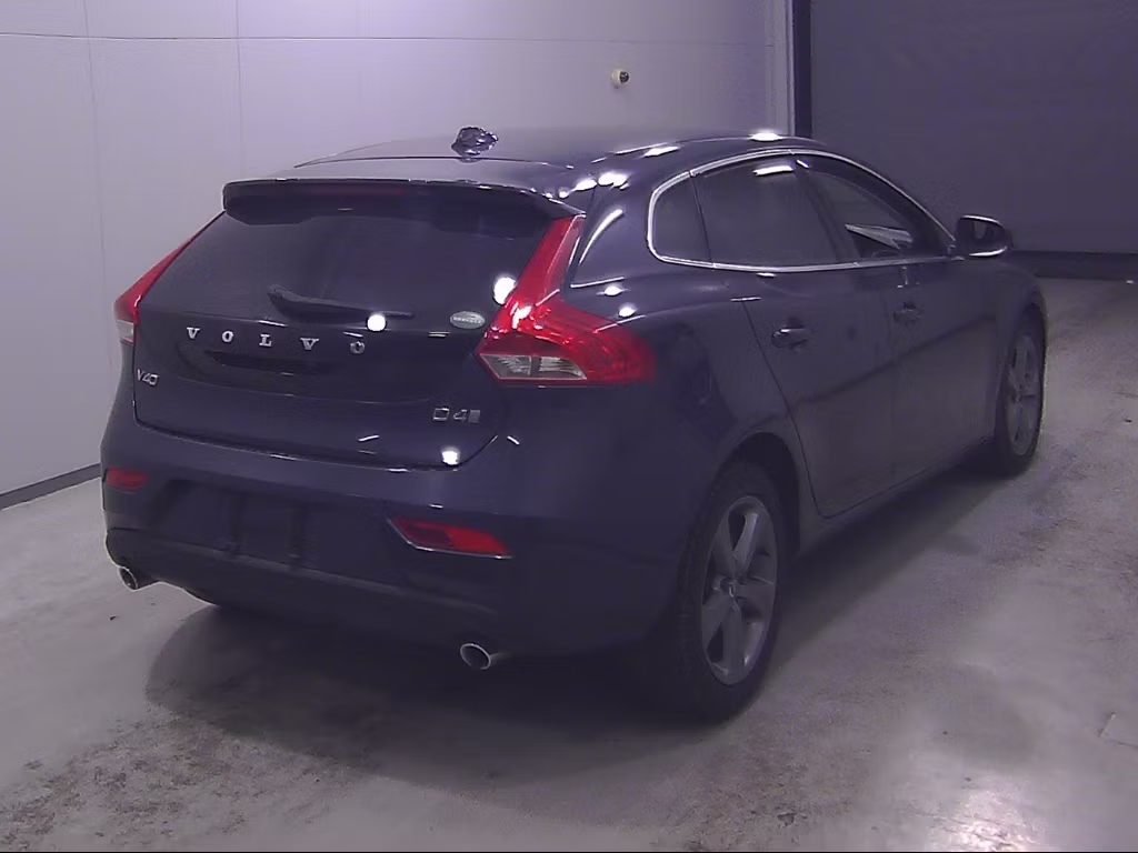 VOLVO V40