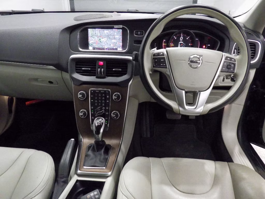 VOLVO V40