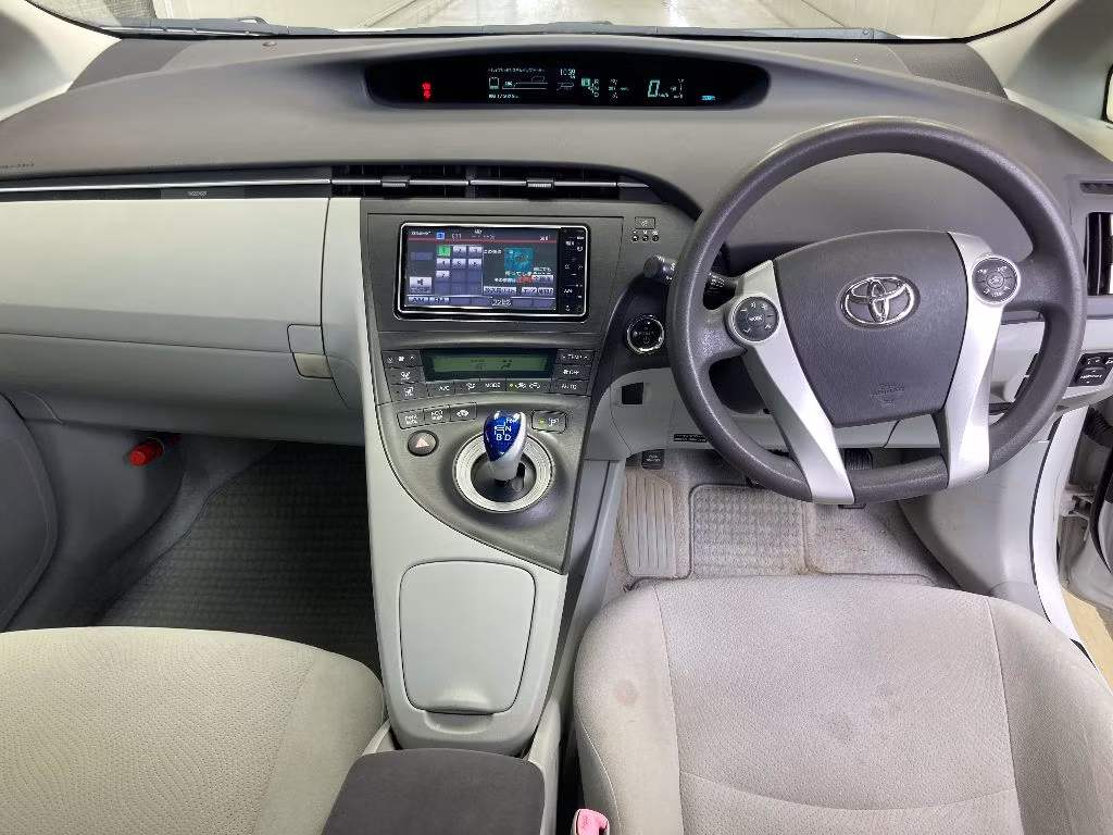 TOYOTA PRIUS