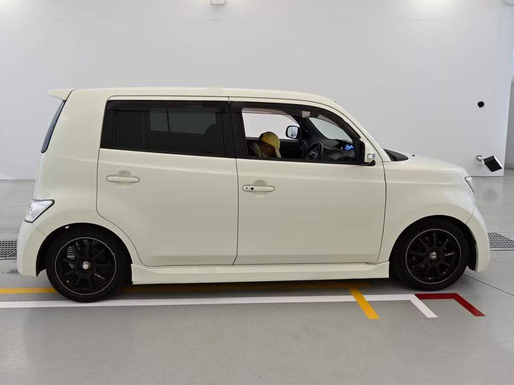 TOYOTA BB