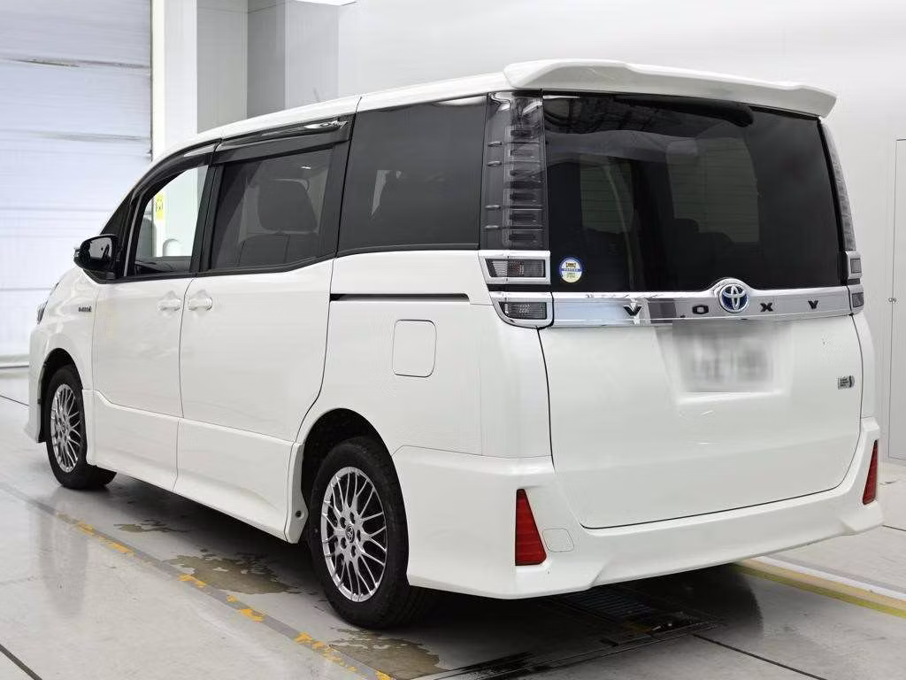 TOYOTA VOXY