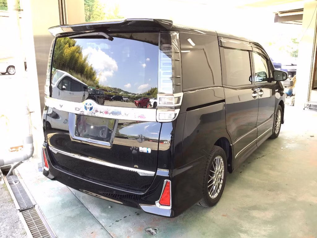 TOYOTA VOXY