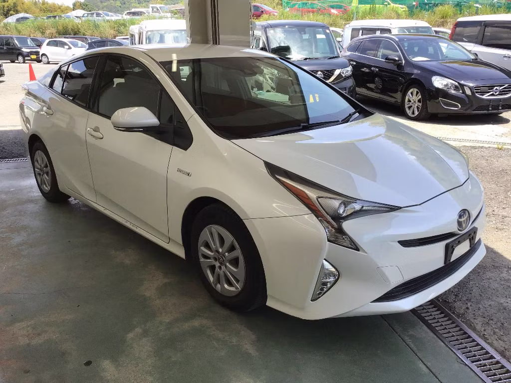 TOYOTA PRIUS