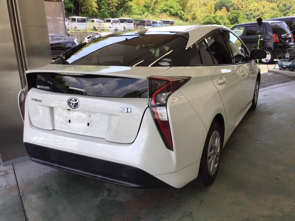 TOYOTA PRIUS