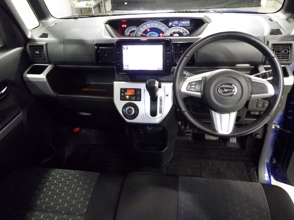 DAIHATSU WAKE