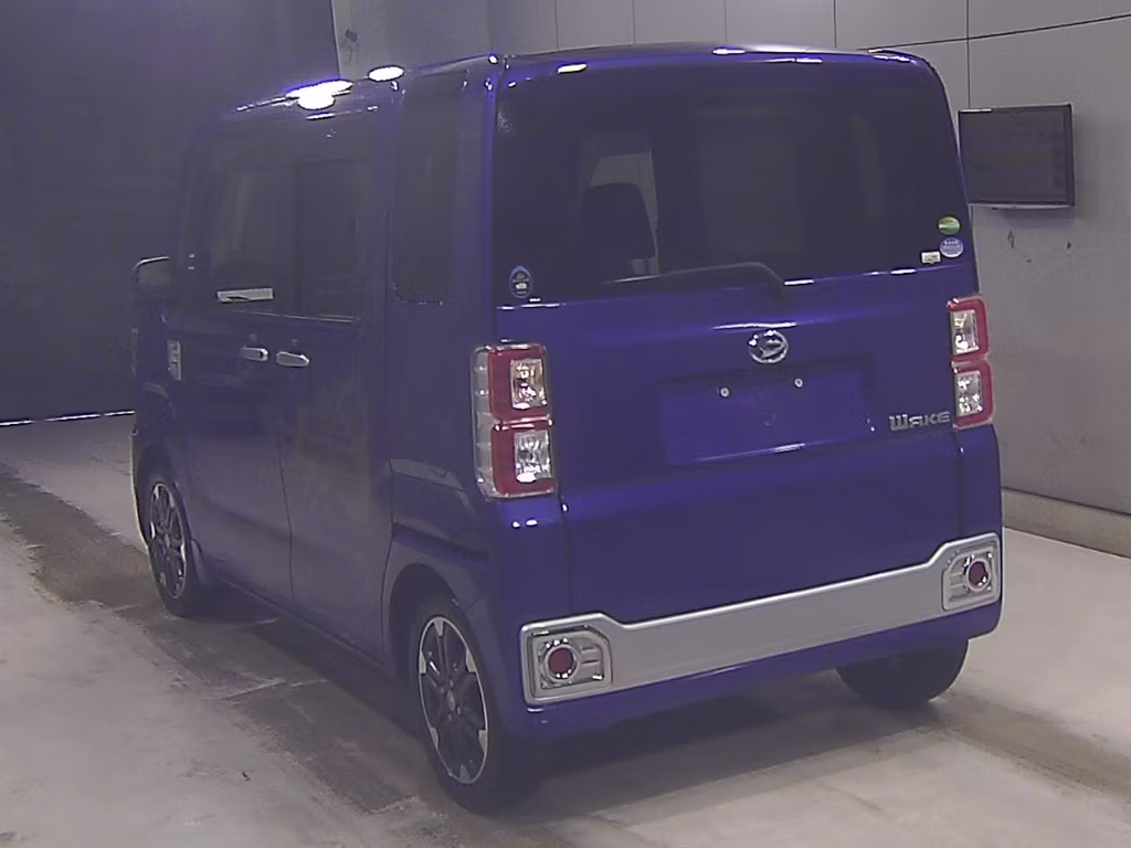 DAIHATSU WAKE