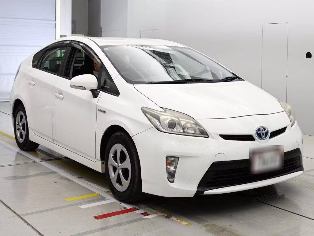 TOYOTA PRIUS