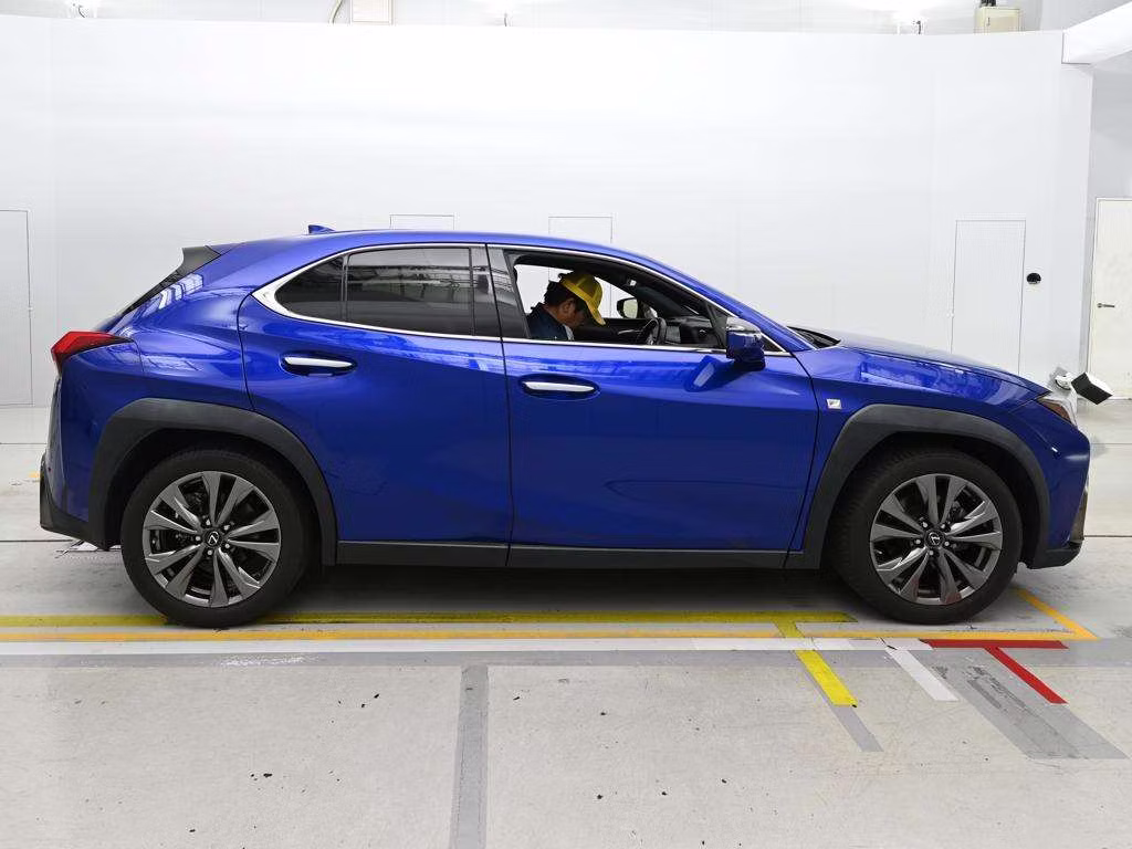 LEXUS UX200