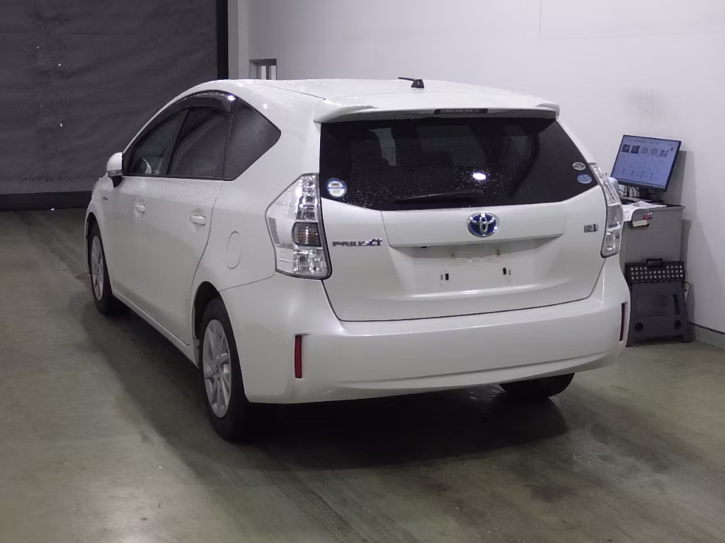 TOYOTA PRIUS ALPHA
