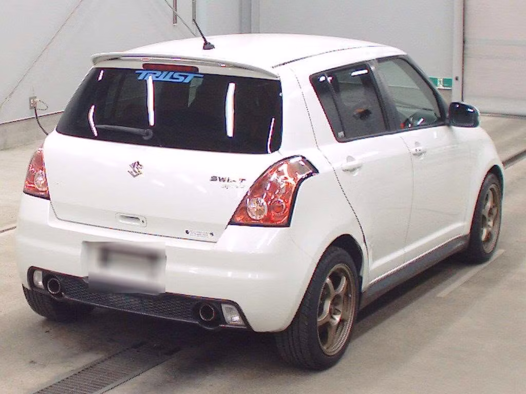 SUZUKI SWIFT