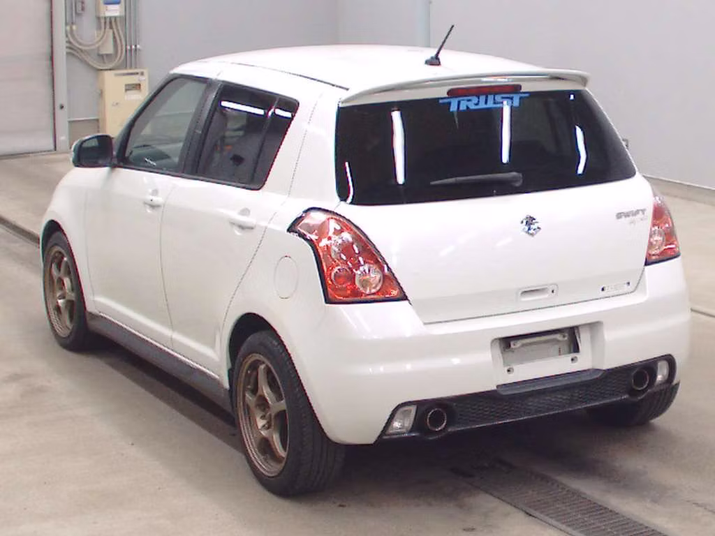 SUZUKI SWIFT