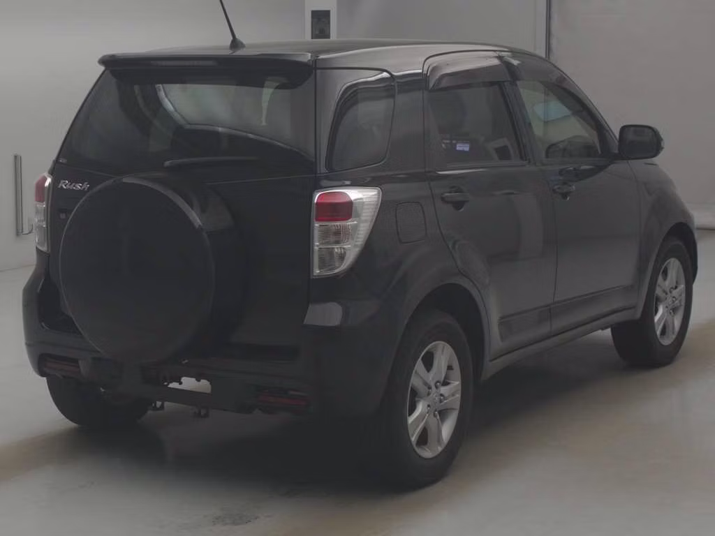 TOYOTA RUSH