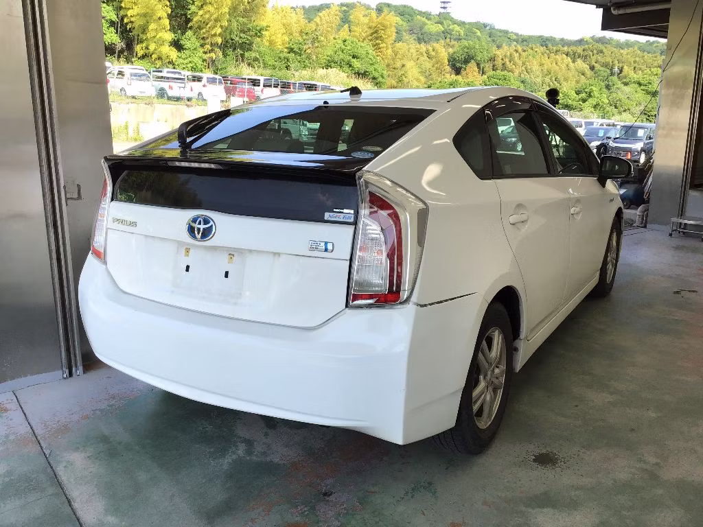 TOYOTA PRIUS