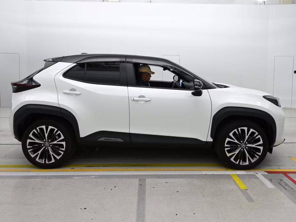 TOYOTA YARIS CROSS