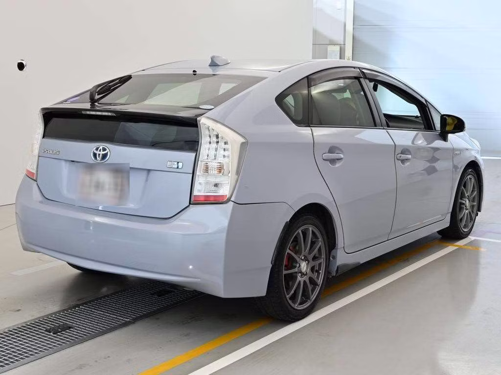 TOYOTA PRIUS