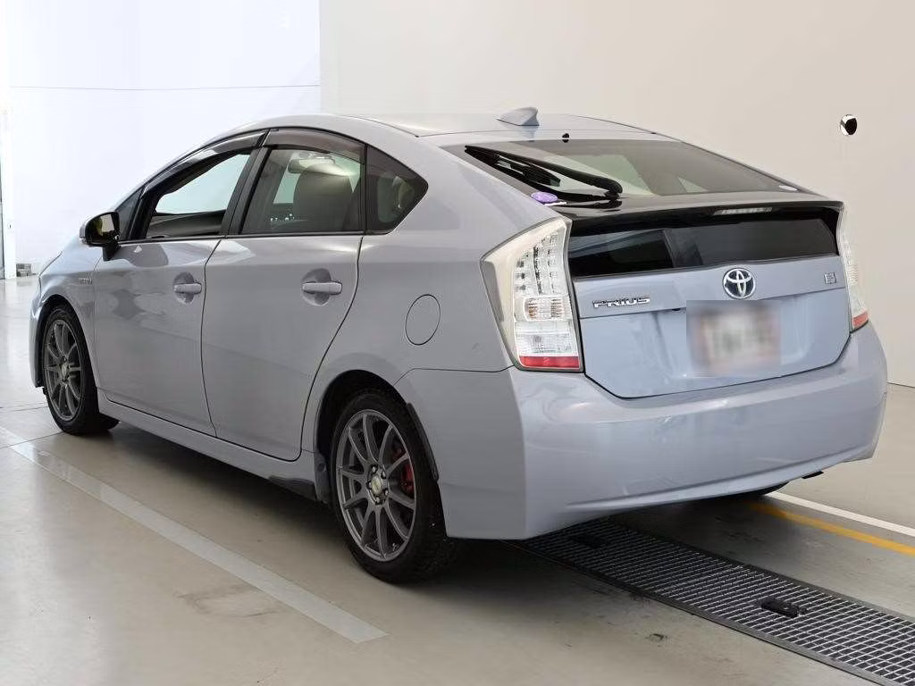 TOYOTA PRIUS