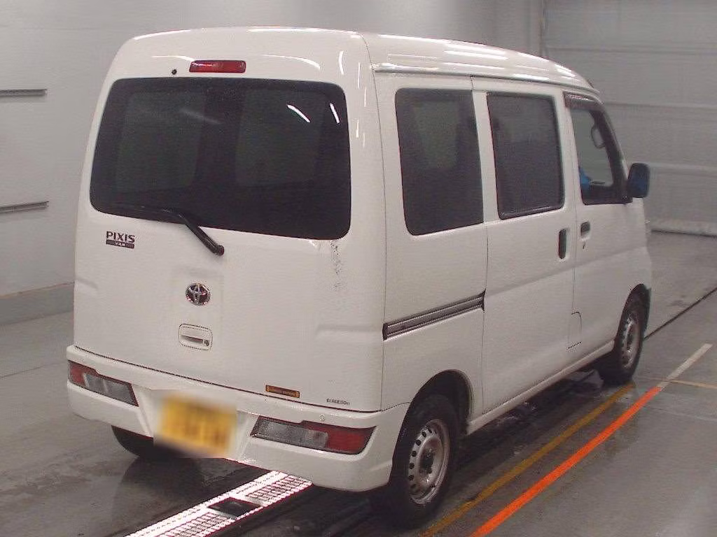 TOYOTA PIXIS VAN