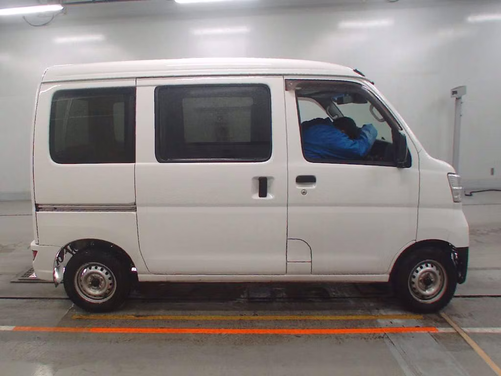 TOYOTA PIXIS VAN