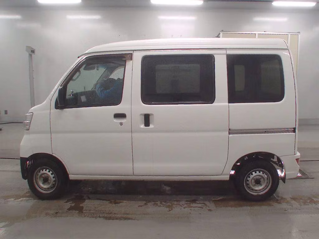 TOYOTA PIXIS VAN